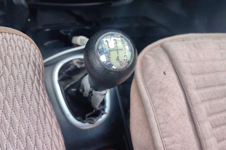 Used CHANGAN CX20 2014 1.4L Manual Sport Edition China V Standard Gear Lever