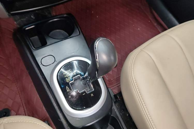 Used CHANGAN CX20 2014 1.4L IMT Sunroof Navigation Version China IV Standard Gear Lever