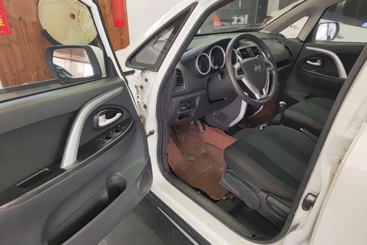 Used CHANGAN CX20 2014 1.4L Manual Sport Version China IV Standard Interior 2