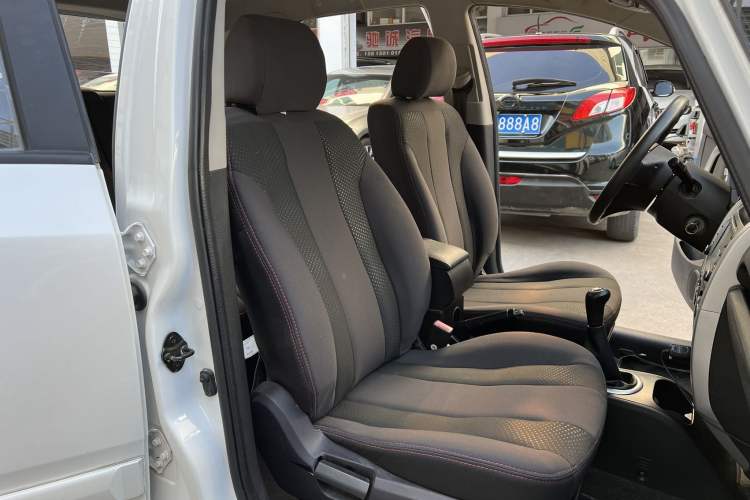 Used CHANGAN CX20 2014 1.4L Manual Sport Version China IV Standard Interior 4