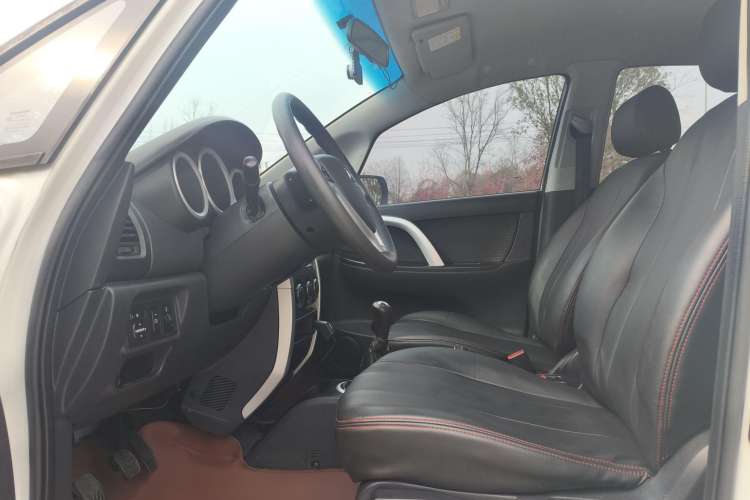 Used CHANGAN CX20 2014 1.4L Manual Sport Edition China V Standard Interior 4