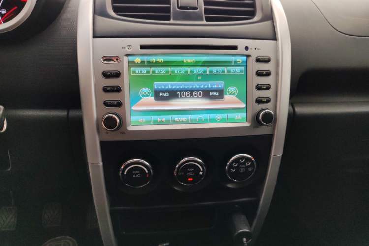 Used CHANGAN CX20 2014 1.4L Manual Sport Version China IV Standard Interior 6