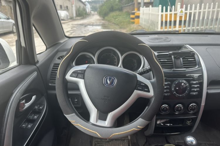 Used CHANGAN CX20 2014 1.4L Manual Sport Edition China V Standard Interior 6