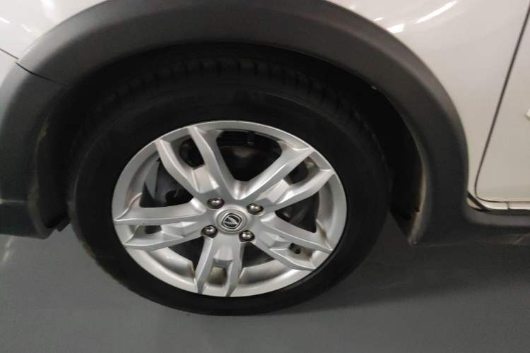 Used CHANGAN CX20 2014 1.4L IMT Sunroof Navigation Version China IV Standard Left Front Wheel Hub