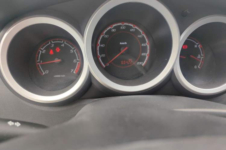 Used CHANGAN CX20 2014 1.4L Manual Sunroof Navigation Version – China IV Standard Odometer Close Up