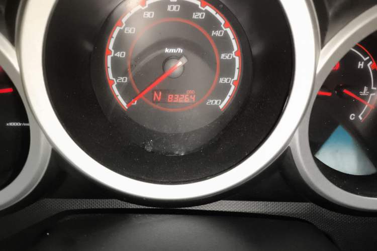 Used CHANGAN CX20 2014 1.4L IMT Sunroof Navigation Version China IV Standard Odometer Close Up