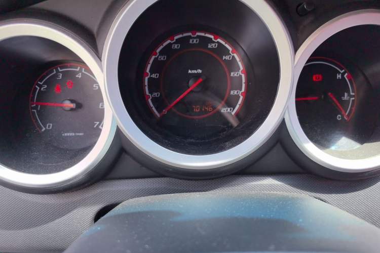 Used CHANGAN CX20 2014 1.4L Manual Sport Version China IV Standard Odometer Close Up