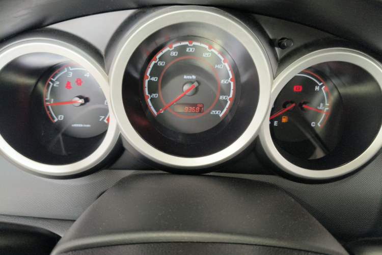 Used CHANGAN CX20 2014 1.4L Manual Sport Edition China V Standard Odometer Close Up