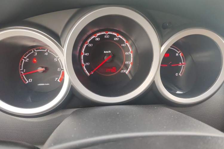 Used CHANGAN CX20 2014 1.4L Manual Sport Edition China V Standard Odometer Close Up