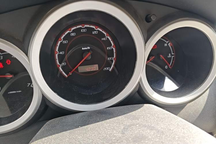 Used CHANGAN CX20 2014 1.4L Manual Sport Version China IV Standard Odometer Close Up