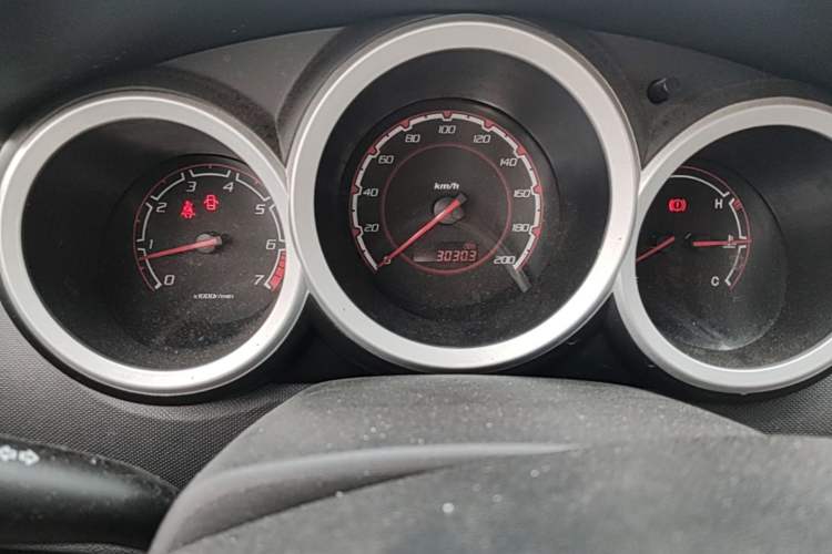 Used CHANGAN CX20 2014 1.4L Manual Sport Version China IV Standard Odometer Close Up