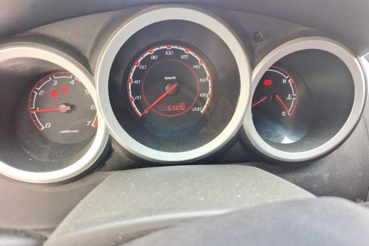 Used CHANGAN CX20 2014 1.4L Manual Sport Edition China V Standard Odometer Close Up