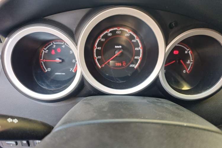 Used CHANGAN CX20 2014 1.4L Manual Sport Edition China V Standard Odometer Close Up