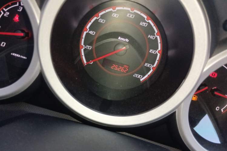 Used CHANGAN CX20 2014 1.4L Manual Sunroof Navigation Version China V Standard Odometer Close Up