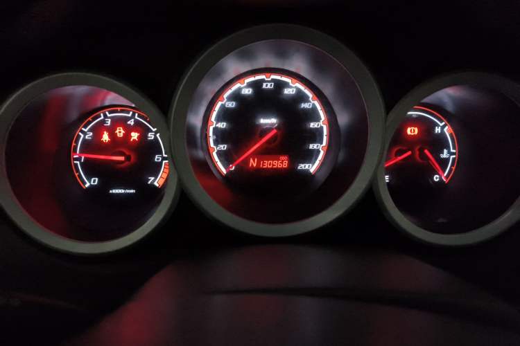 Used CHANGAN CX20 2014 1.4L IMT Sunroof Navigation Version China IV Standard Odometer Close Up