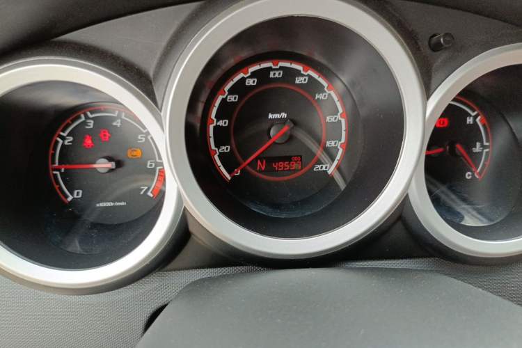 Used CHANGAN CX20 2014 1.4L IMT Sunroof Navigation Version China IV Standard Odometer Close Up