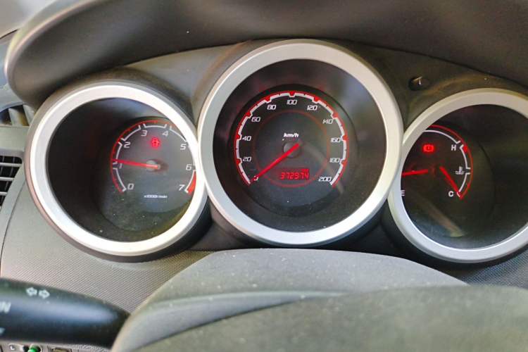 Used CHANGAN CX20 2014 1.4L Manual Sport Edition China V Standard Odometer Close Up