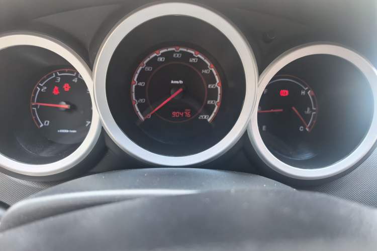 Used CHANGAN CX20 2014 1.4L Manual Sunroof Navigation Version – China IV Standard Odometer Close Up