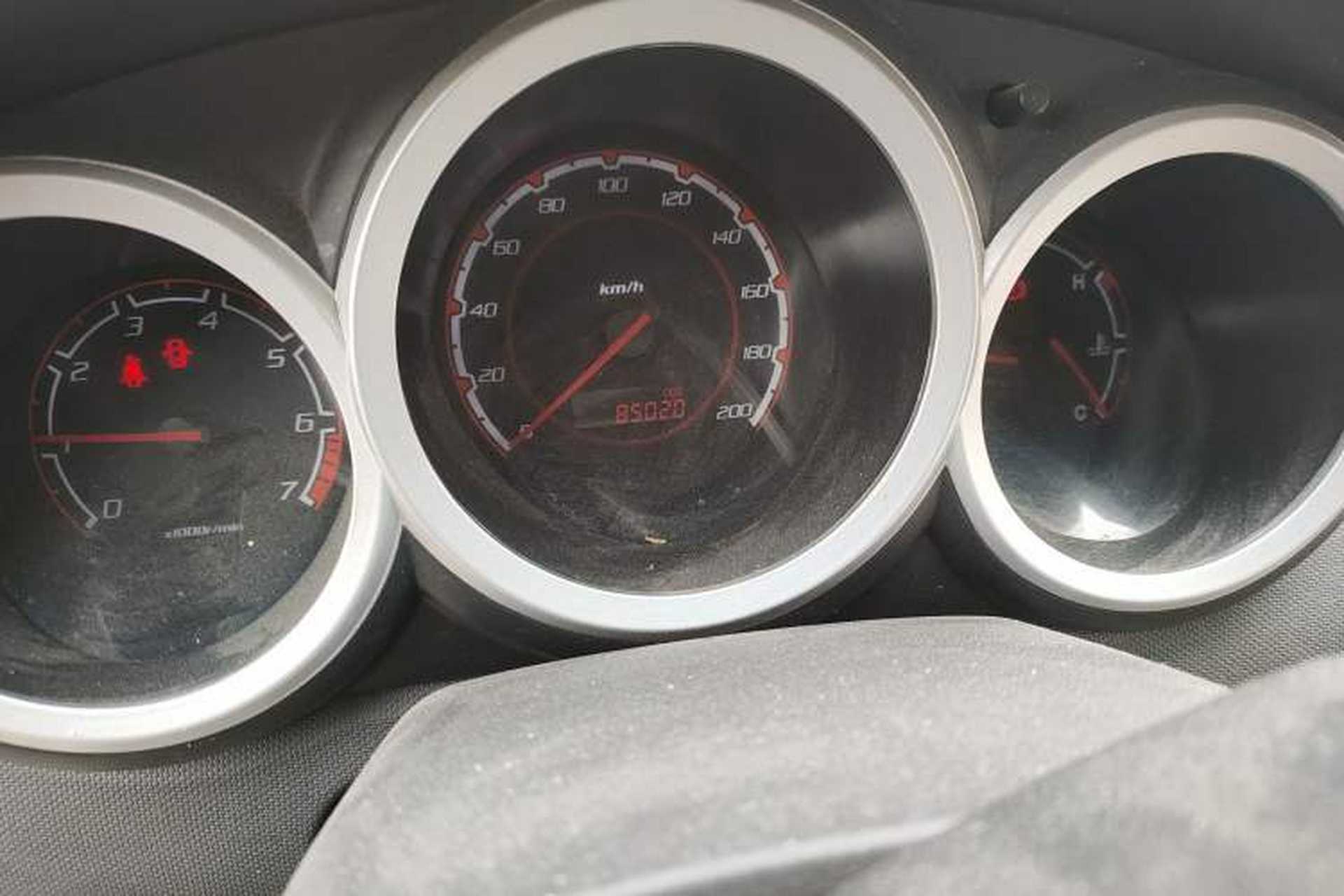 Used CHANGAN CX20 2014 1.4L Manual Sport Version China IV Standard Odometer Close Up