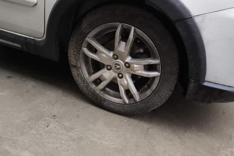 Used CHANGAN CX20 2014 1.4L IMT Sunroof Navigation Version China IV Standard Right Front Wheel Hub