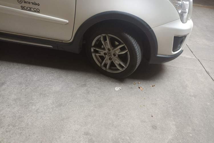 Used CHANGAN CX20 2014 1.4L IMT Sunroof Navigation Version China IV Standard Right Front Wheel Hub