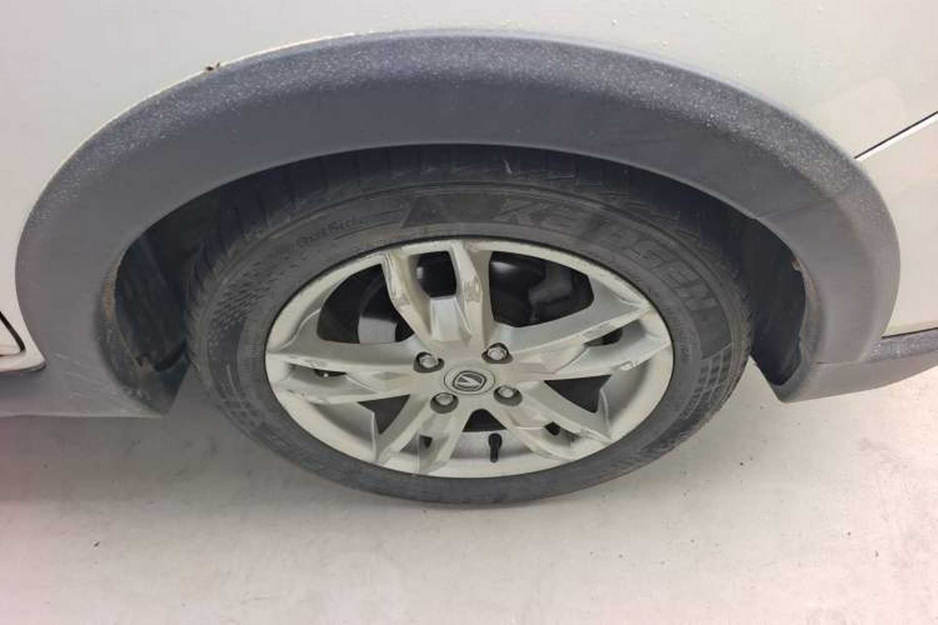 Used CHANGAN CX20 2014 1.4L IMT Sunroof Navigation Version China IV Standard Right Front Wheel Hub