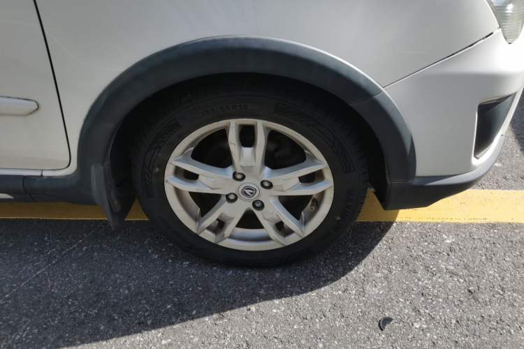 Used CHANGAN CX20 2014 1.4L IMT Sunroof Navigation Version China IV Standard Right Front Wheel Hub