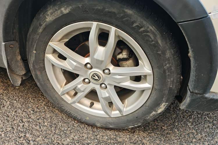 Used CHANGAN CX20 2014 1.4L IMT Sunroof Navigation Version China IV Standard Right Front Wheel Hub
