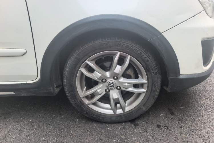 Used CHANGAN CX20 2014 1.4L Manual Sunroof Navigation Version – China IV Standard Right Front Wheel Hub