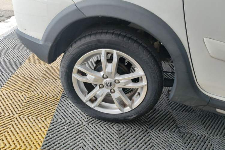 Used CHANGAN CX20 2014 1.4L IMT Sunroof Navigation Version China IV Standard Right Rear Wheel Hub