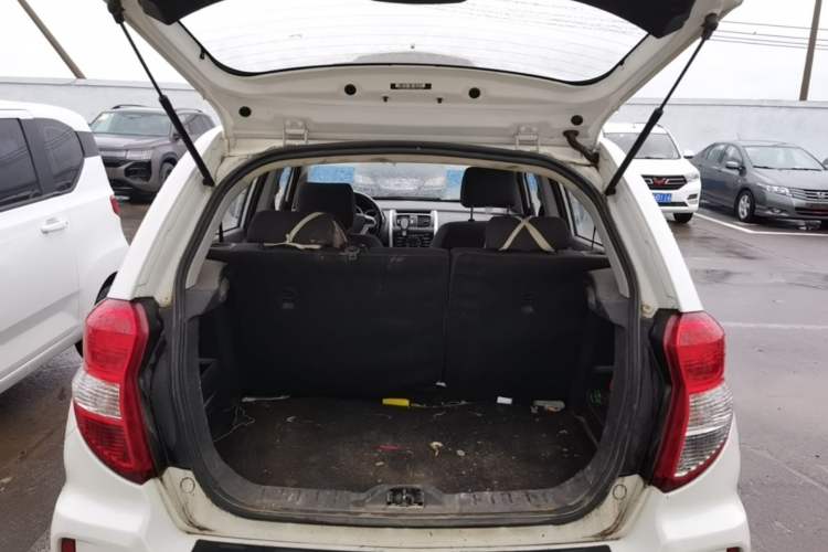 Used CHANGAN CX20 2014 1.4L Manual Sport Edition China V Standard Trunk