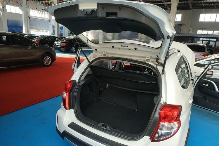 Used CHANGAN CX20 2014 1.4L Manual Sport Version China IV Standard Trunk