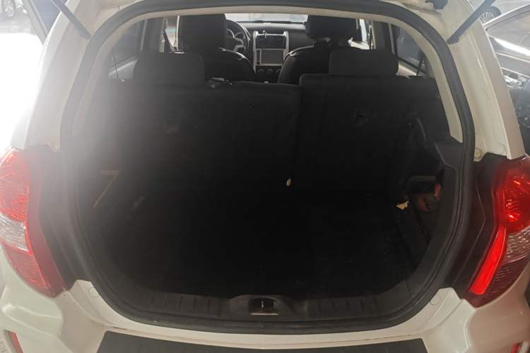 Used CHANGAN CX20 2014 1.4L Manual Sport Edition China V Standard Trunk