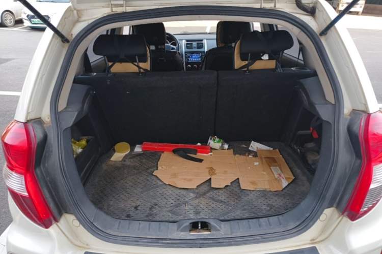 Used CHANGAN CX20 2014 1.4L Manual Sport Version China IV Standard Trunk