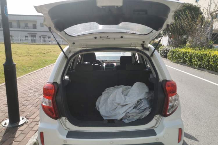 Used CHANGAN CX20 2014 1.4L IMT Sunroof Navigation Version China IV Standard Trunk