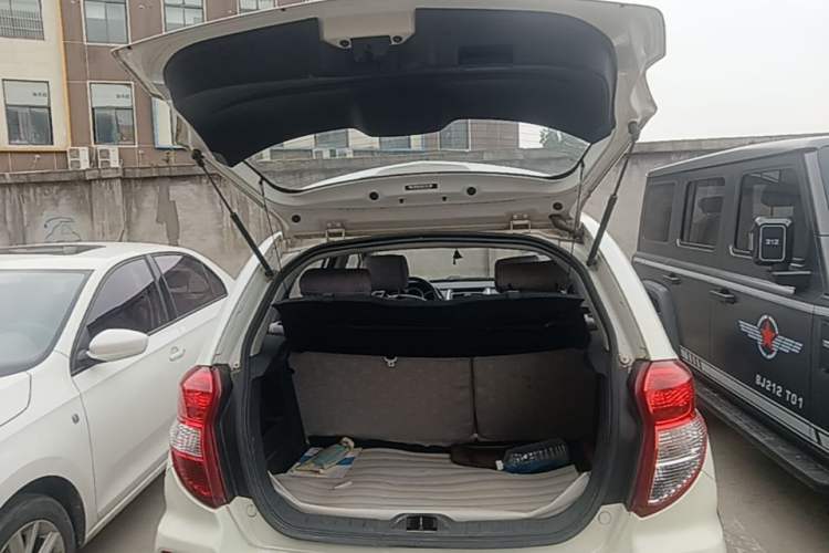 Used CHANGAN CX20 2014 1.4L Manual Sport Version China IV Standard Trunk