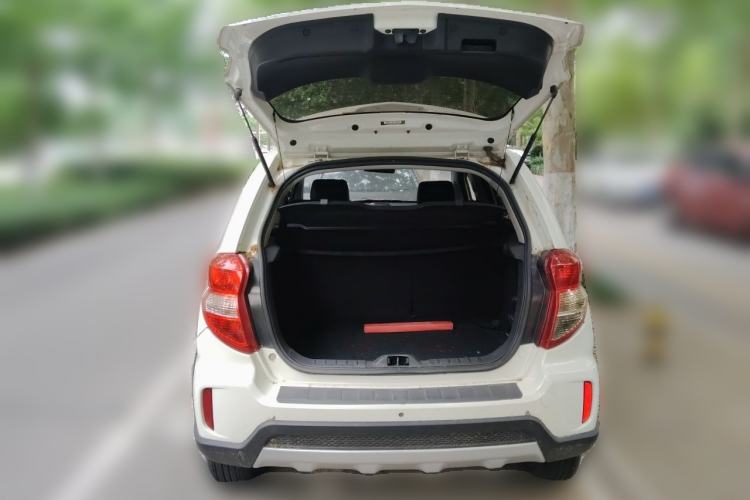 Used CHANGAN CX20 2014 1.4L Manual Sport Version China IV Standard Trunk