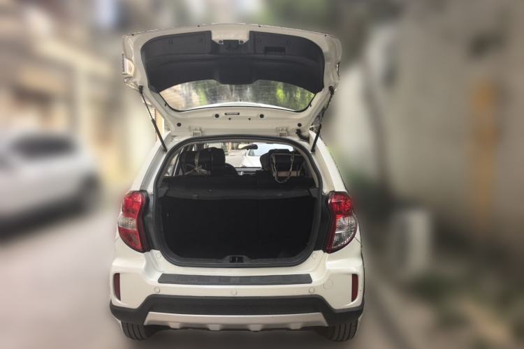 Used CHANGAN CX20 2014 1.4L Manual Sport Version China IV Standard Trunk