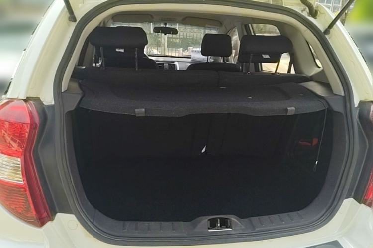 Used CHANGAN CX20 2014 1.4L Manual Sport Version China IV Standard Trunk