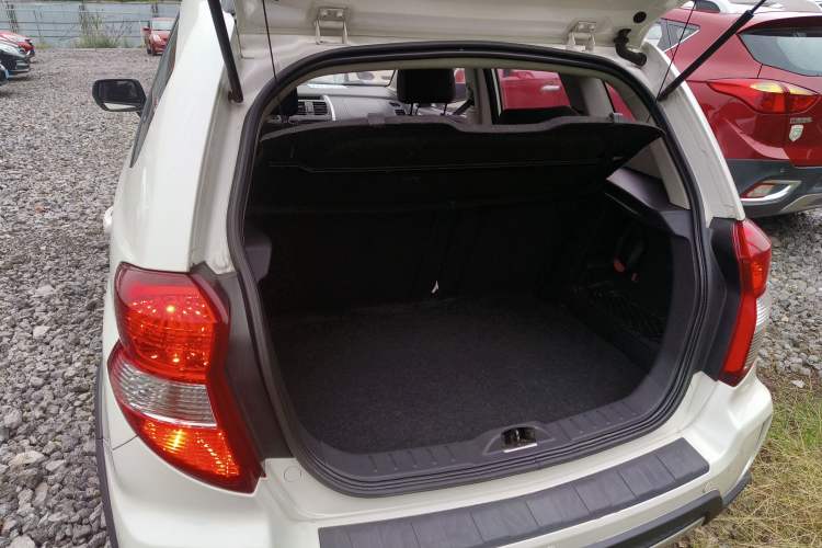 Used CHANGAN CX20 2014 1.4L Manual Sport Version China IV Standard Trunk