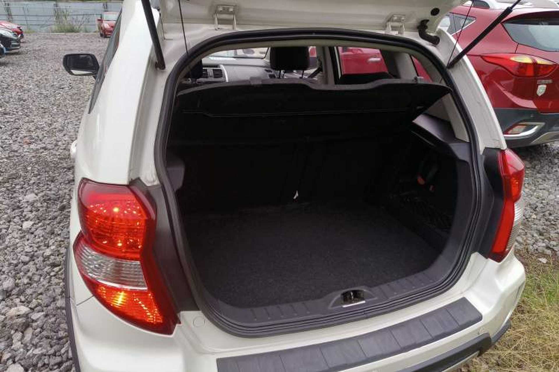 Used CHANGAN CX20 2014 1.4L Manual Sport Version China IV Standard Trunk