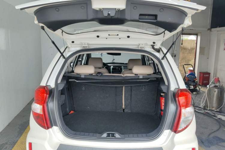 Used CHANGAN CX20 2014 1.4L IMT Sunroof Navigation Version China IV Standard Trunk