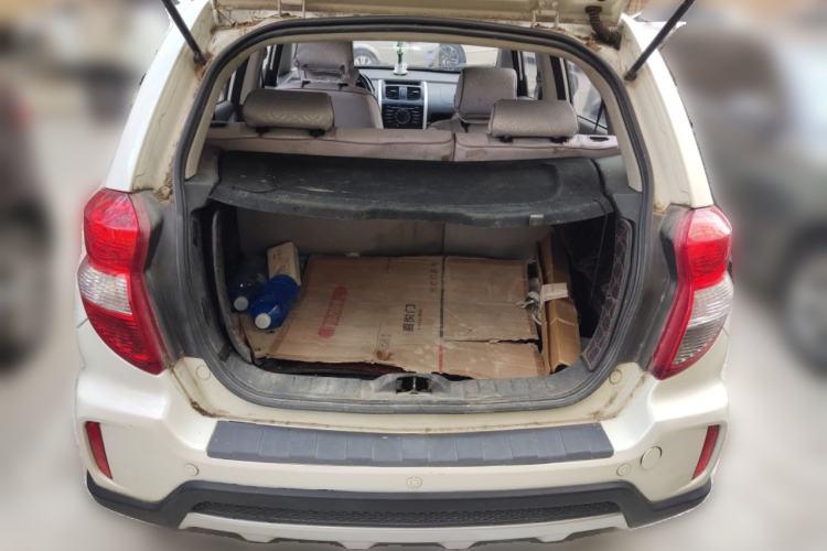 Used CHANGAN CX20 2014 1.4L Manual Sport Version China IV Standard Trunk