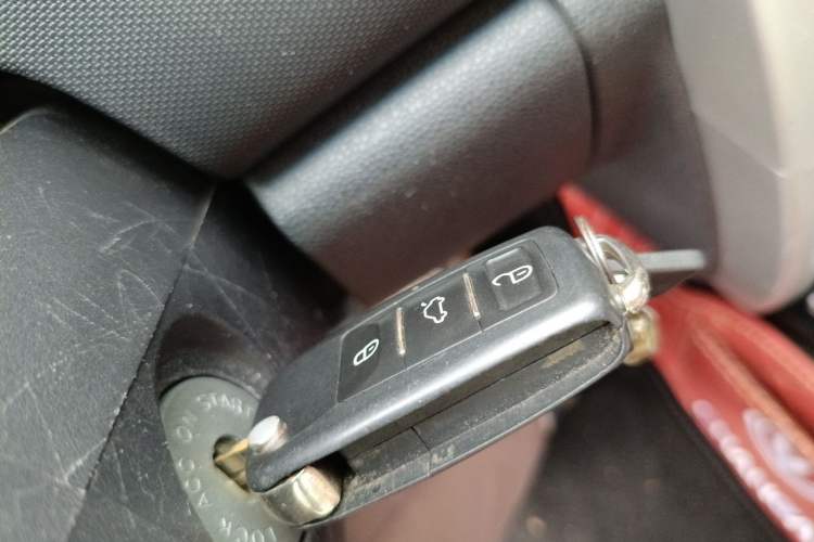 Used CHANGAN CX20 2014 1.4L IMT Sunroof Navigation Version China IV Standard Vehicle Key