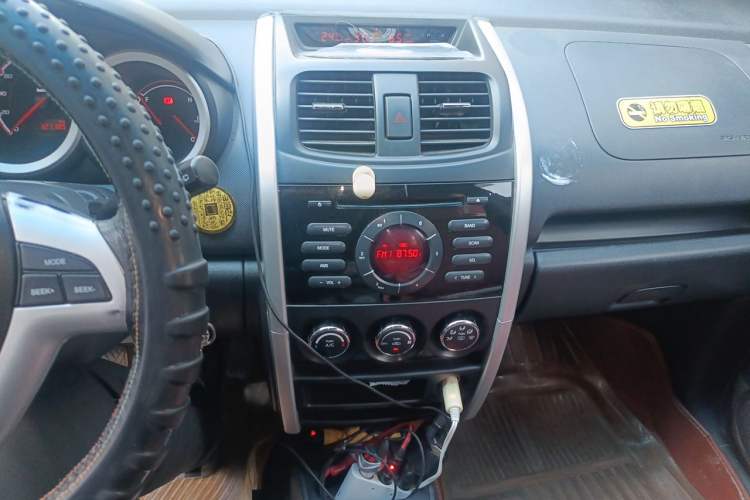 Used CHANGAN CX20 2014 1.4L Manual Sport Version China IV Standard Audio And AC Panel