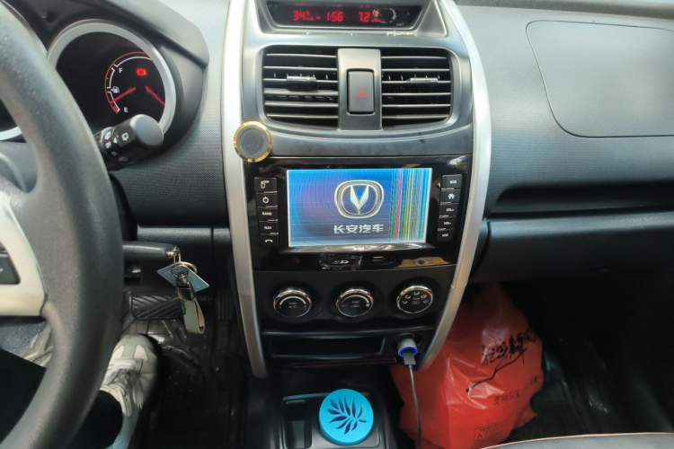 Used CHANGAN CX20 2014 1.4L IMT Sunroof Navigation Version China V Standard Audio And AC Panel