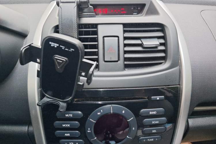 Used CHANGAN CX20 2014 1.4L Manual Sport Version China IV Standard Audio And AC Panel