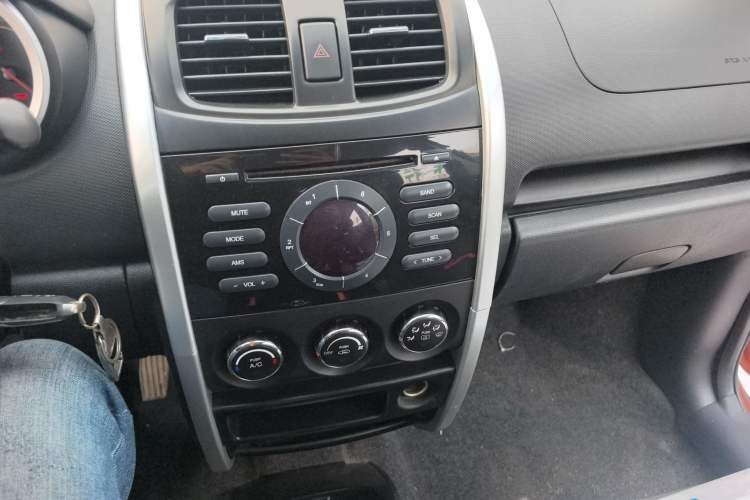 Used CHANGAN CX20 2014 1.4L Manual Sport Edition China V Standard Audio And AC Panel