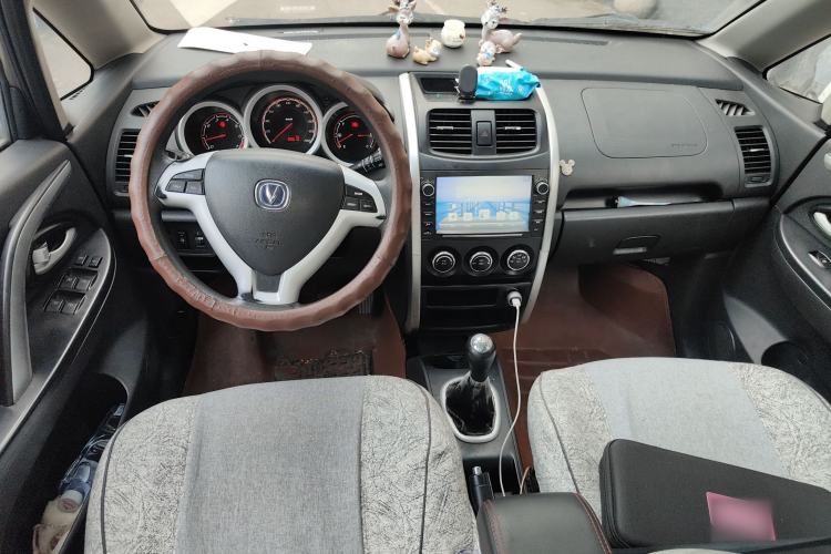 Used CHANGAN CX20 2014 1.4L Manual Sport Version China IV Standard Center Console