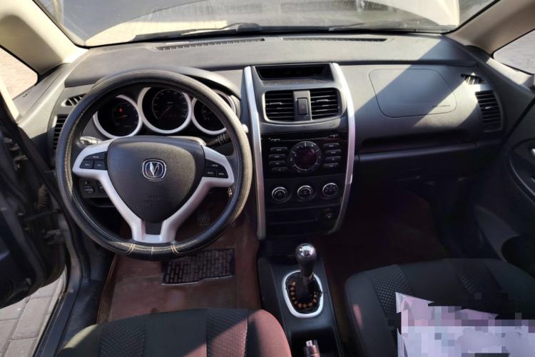 Used CHANGAN CX20 2014 1.4L Manual Sport Version China IV Standard Center Console